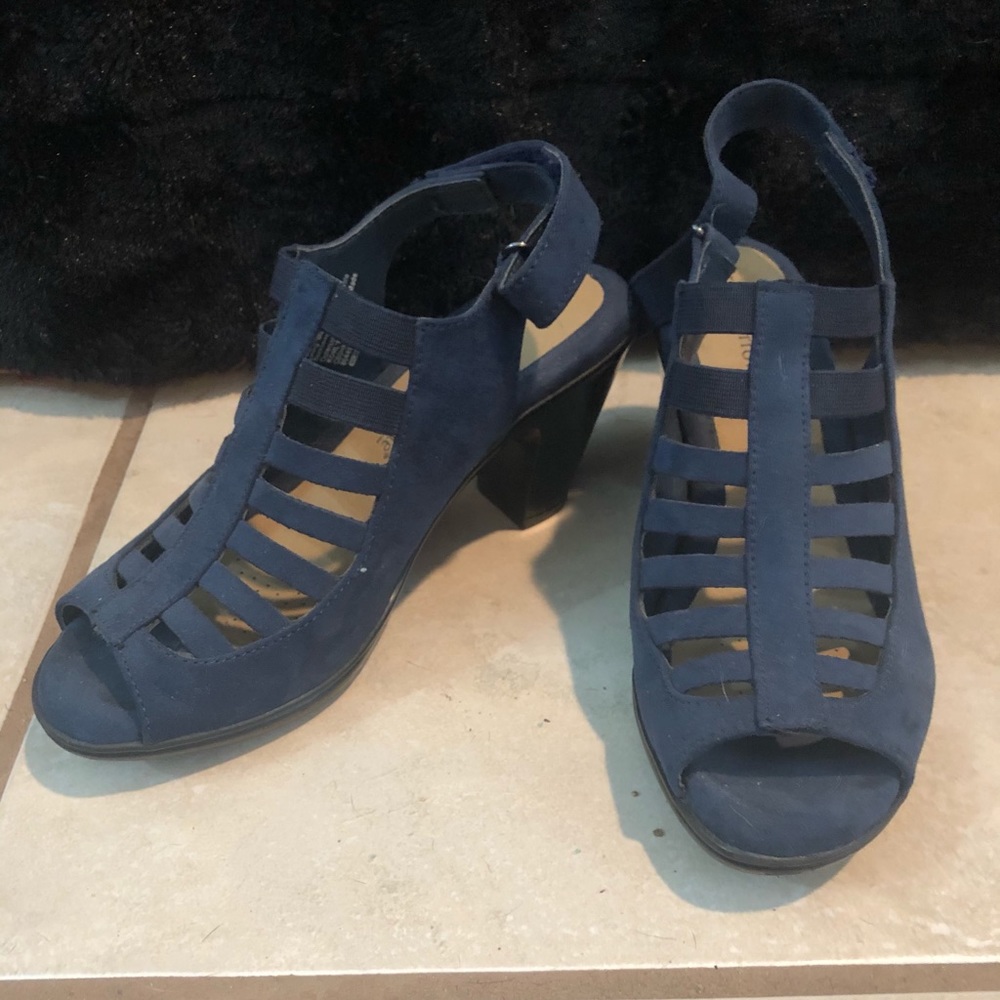Brand new sandals without the tag